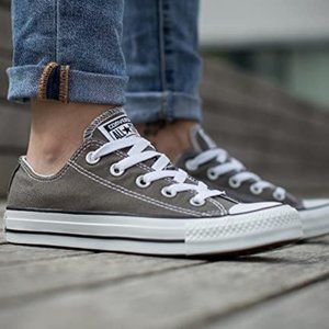 Converse Women Chuck Taylor All Star Canvas Low Top Sneaker. Men 7.5 Women 9.5